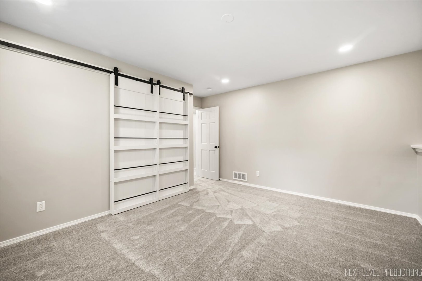 1718 Jeanette Avenue St. Charles, IL 60174 - Photo 27 of 36 a view of an empty room