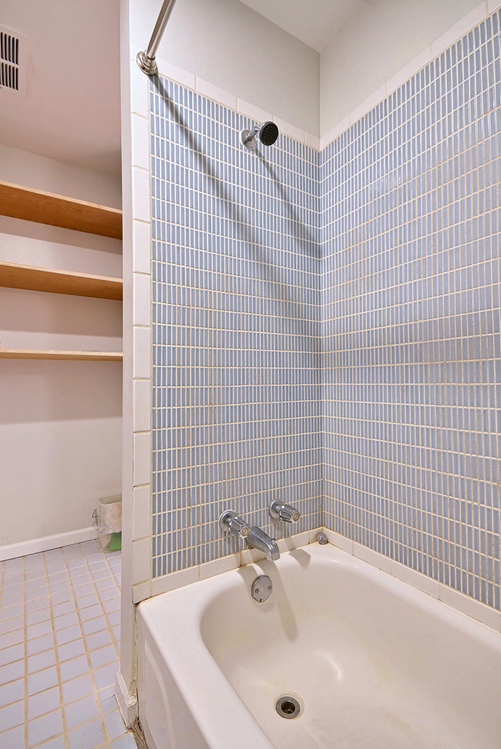 2724 North Racine Avenue, Unit 2 Chicago, IL 60614 - Photo 13 of 22 Gallery Image 13