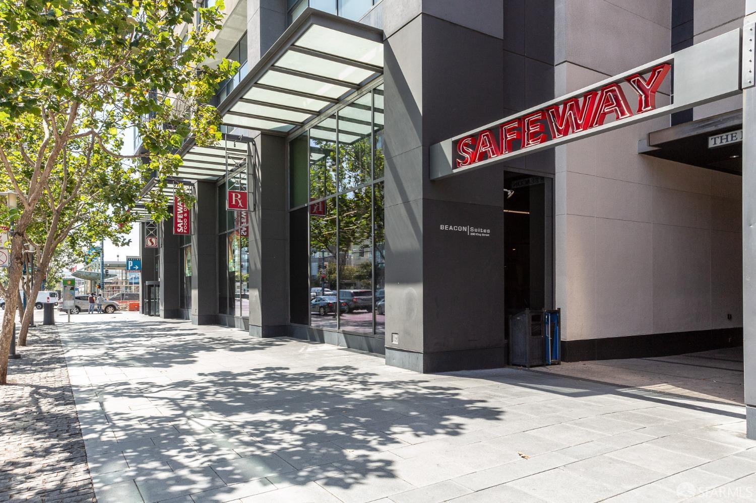 260 King Street, Unit 1107 San Francisco, CA 94107 - Photo 38 of 58 a front view of a building with traffic signal lights
