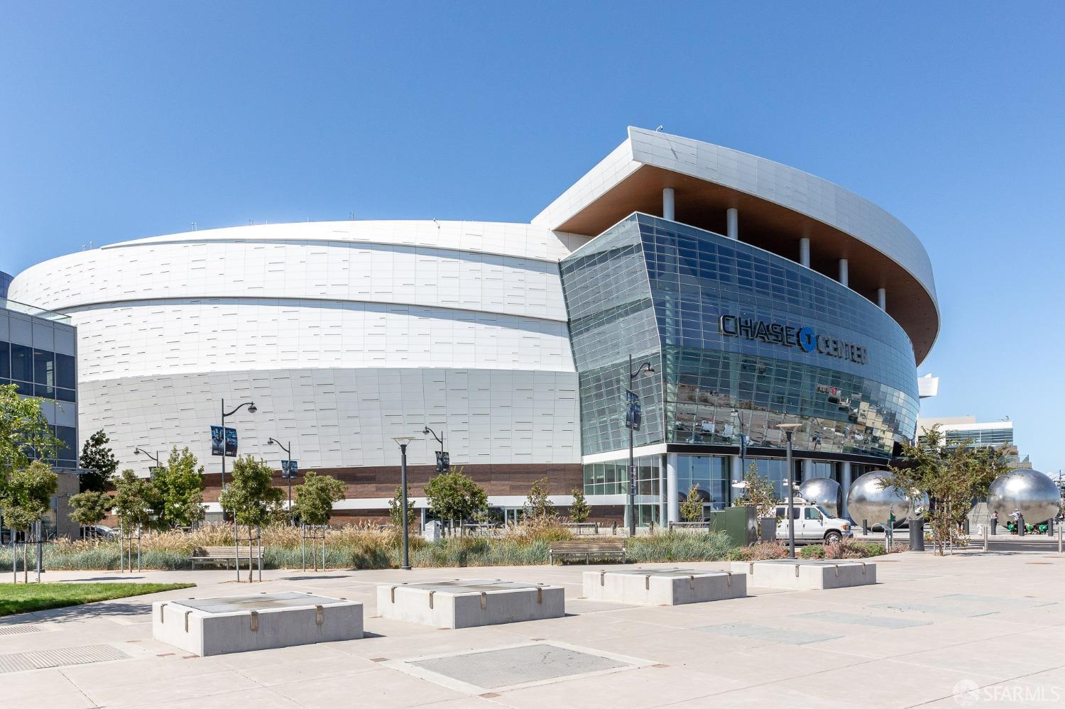 260 King Street, Unit 1107 San Francisco, CA 94107 - Photo 47 of 58 a front view of a building with street view