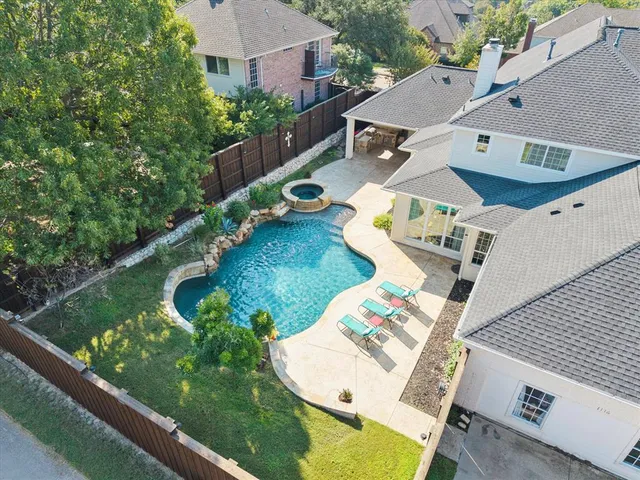 a view of a house with backyard and sitting area