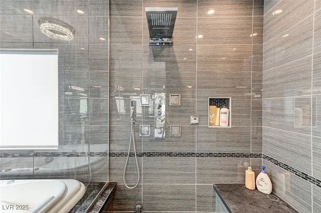 $5,800 | 2984 Sun Lake Drive, Las Vegas, NV 89128