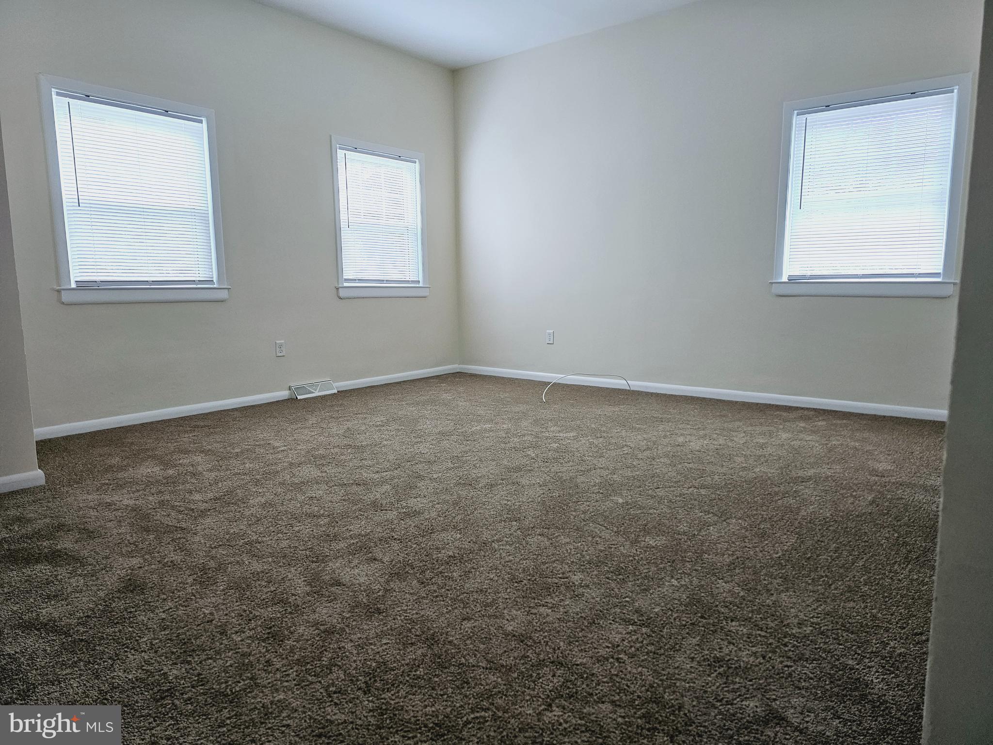 534 Park Avenue Laurel Springs, NJ 08021 - Photo 3 of 16 Living Room