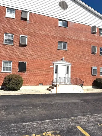 $179,900 | 6135 West 94th Street, Unit A3, Oak Lawn, IL 60453