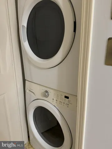 a close up view of a washer and dryer