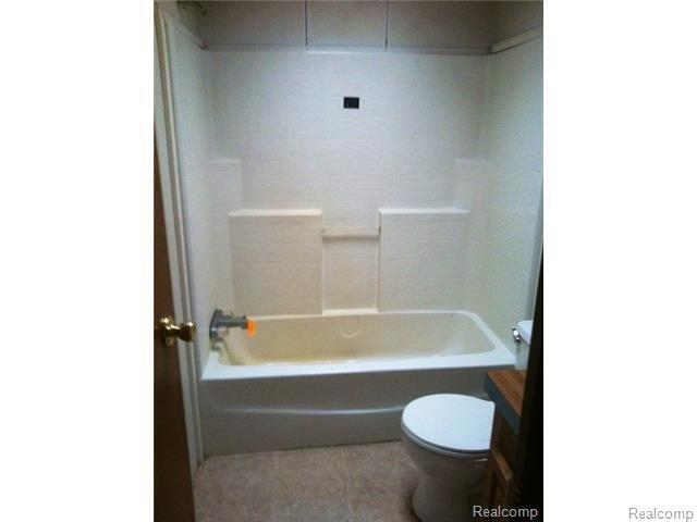1710 Ridge Road Ypsilanti, MI 48198 - Photo 8 of 8 GetMedia (8).jpg