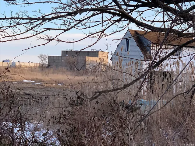 $435,000 | 524 Cross Bay Boulevard | Broad Channel