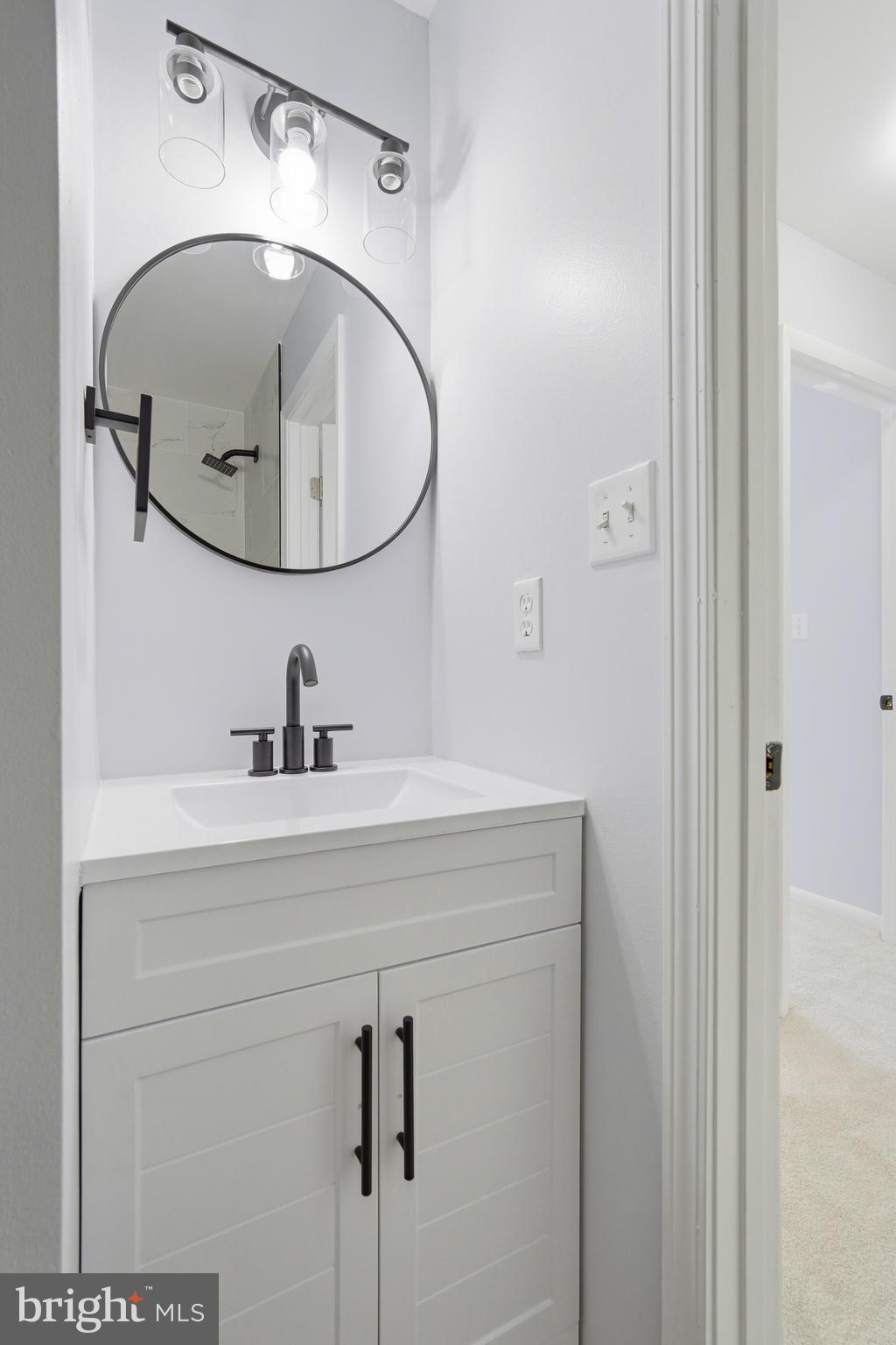 3682 Masthead Trail Triangle, VA 22172 - Photo 41 of 53 a bathroom with a sink and mirror