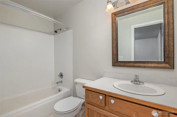 $2,750 | 128 20th Avenue East, Unit 2, Seattle, WA 98112