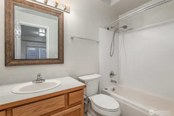 $2,750 | 128 20th Avenue East, Unit 2, Seattle, WA 98112