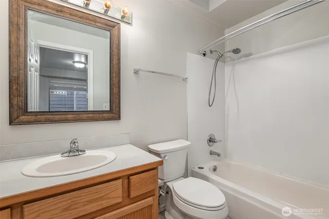 $2,850 | 128 20th Avenue East, Unit 2, Seattle, WA 98112