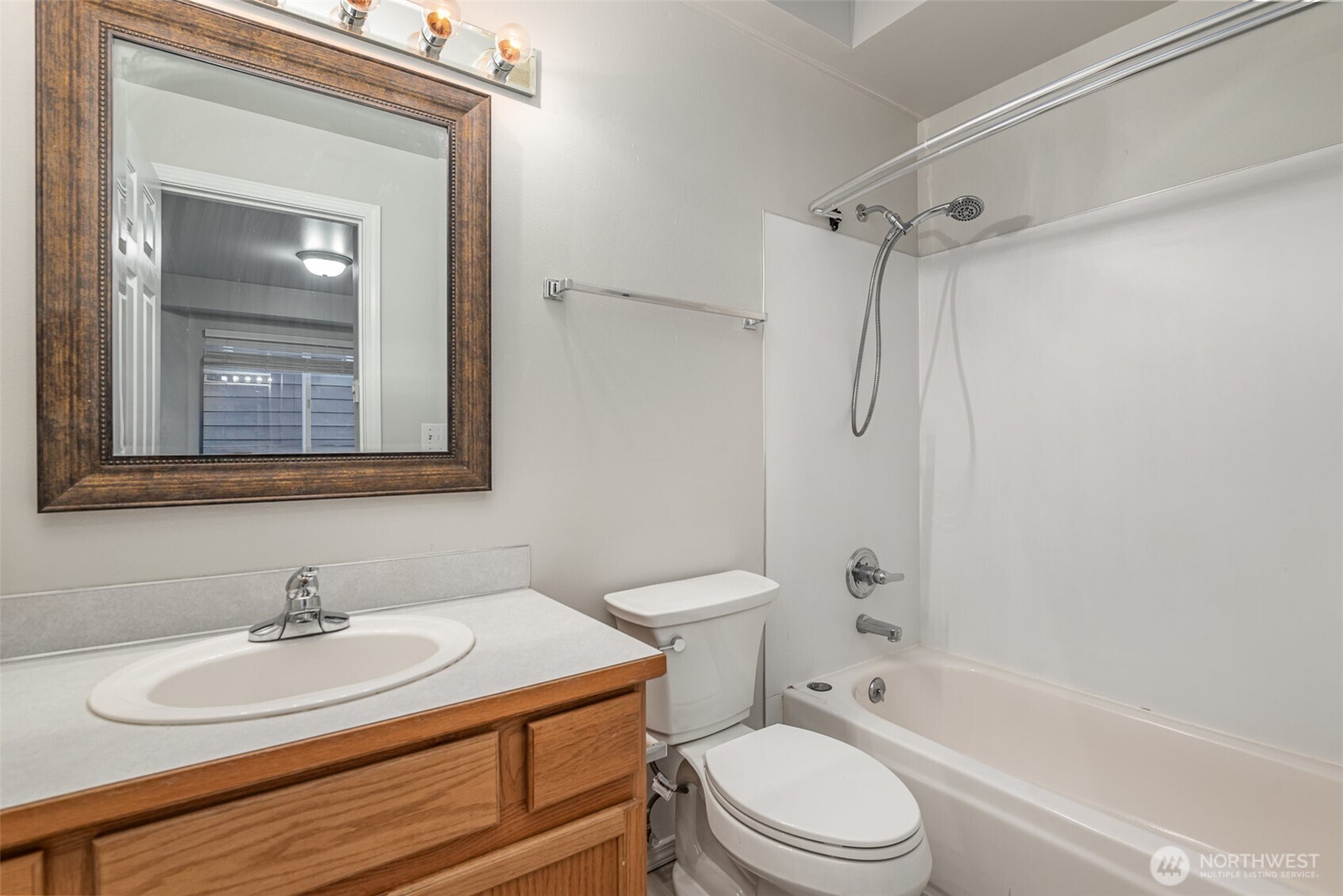 128 20th Avenue East, Unit 2 Seattle, WA 98112 - Photo 13 of 15