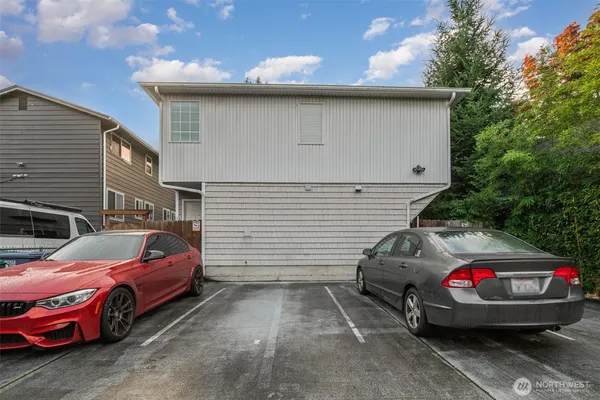 $2,750 | 128 20th Avenue East, Unit 2, Seattle, WA 98112