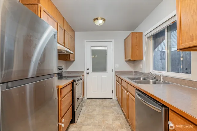 $2,850 | 128 20th Avenue East, Unit 2, Seattle, WA 98112