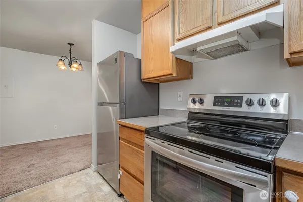 $2,750 | 128 20th Avenue East, Unit 2, Seattle, WA 98112