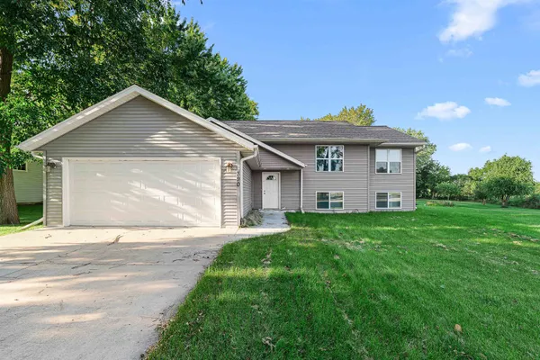 $250,000 | 390 Meadow Lane, Columbus, WI 53925