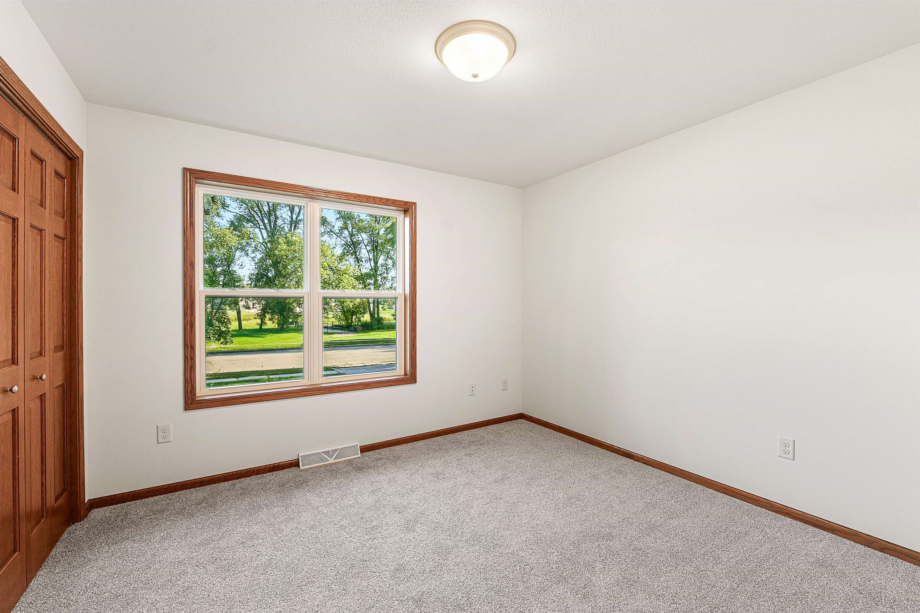 390 Meadow Lane Columbus, WI 53925 - Photo 13 of 32