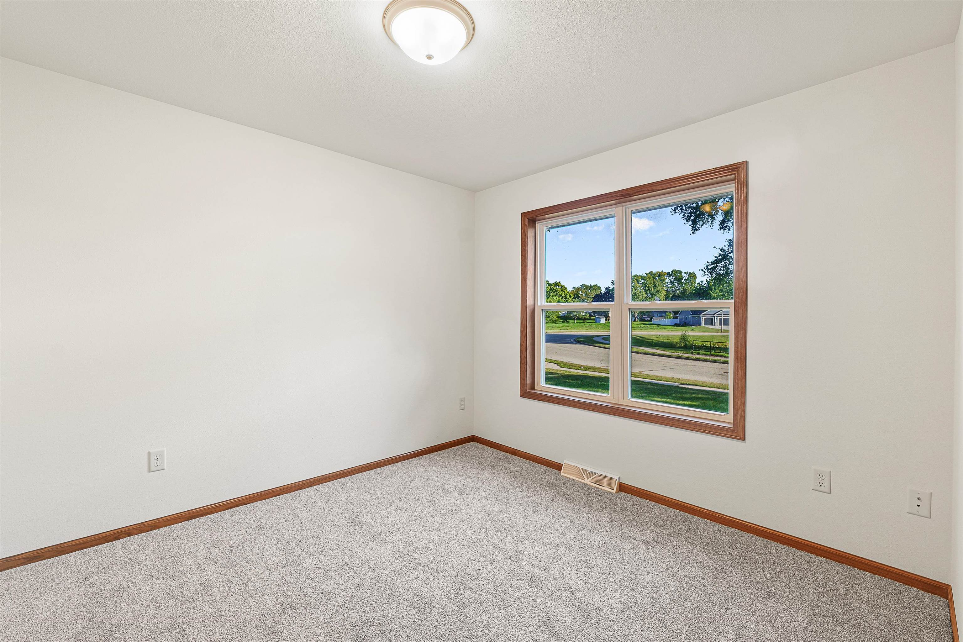 390 Meadow Lane Columbus, WI 53925 - Photo 15 of 32