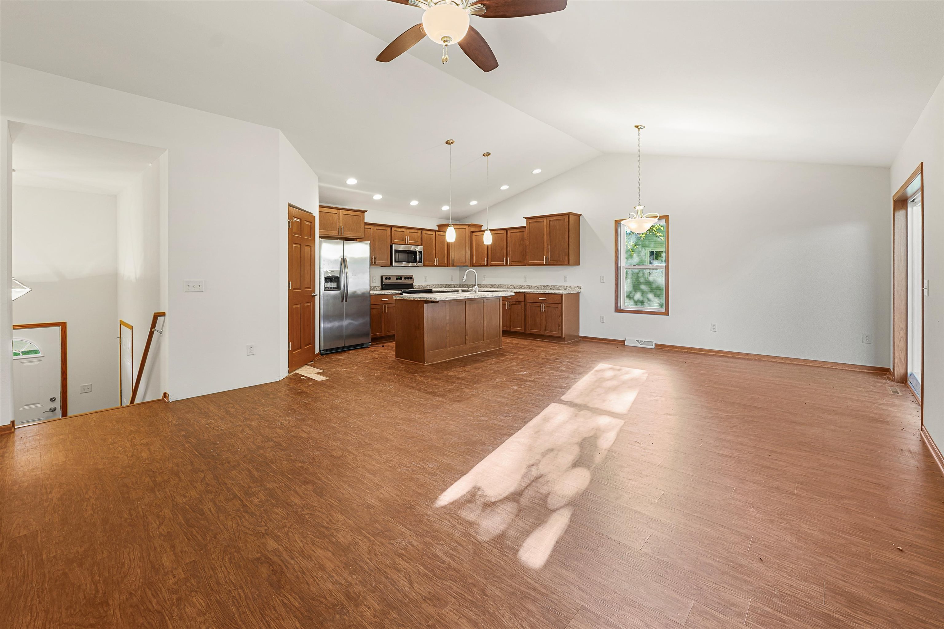 390 Meadow Lane Columbus, WI 53925 - Photo 4 of 32