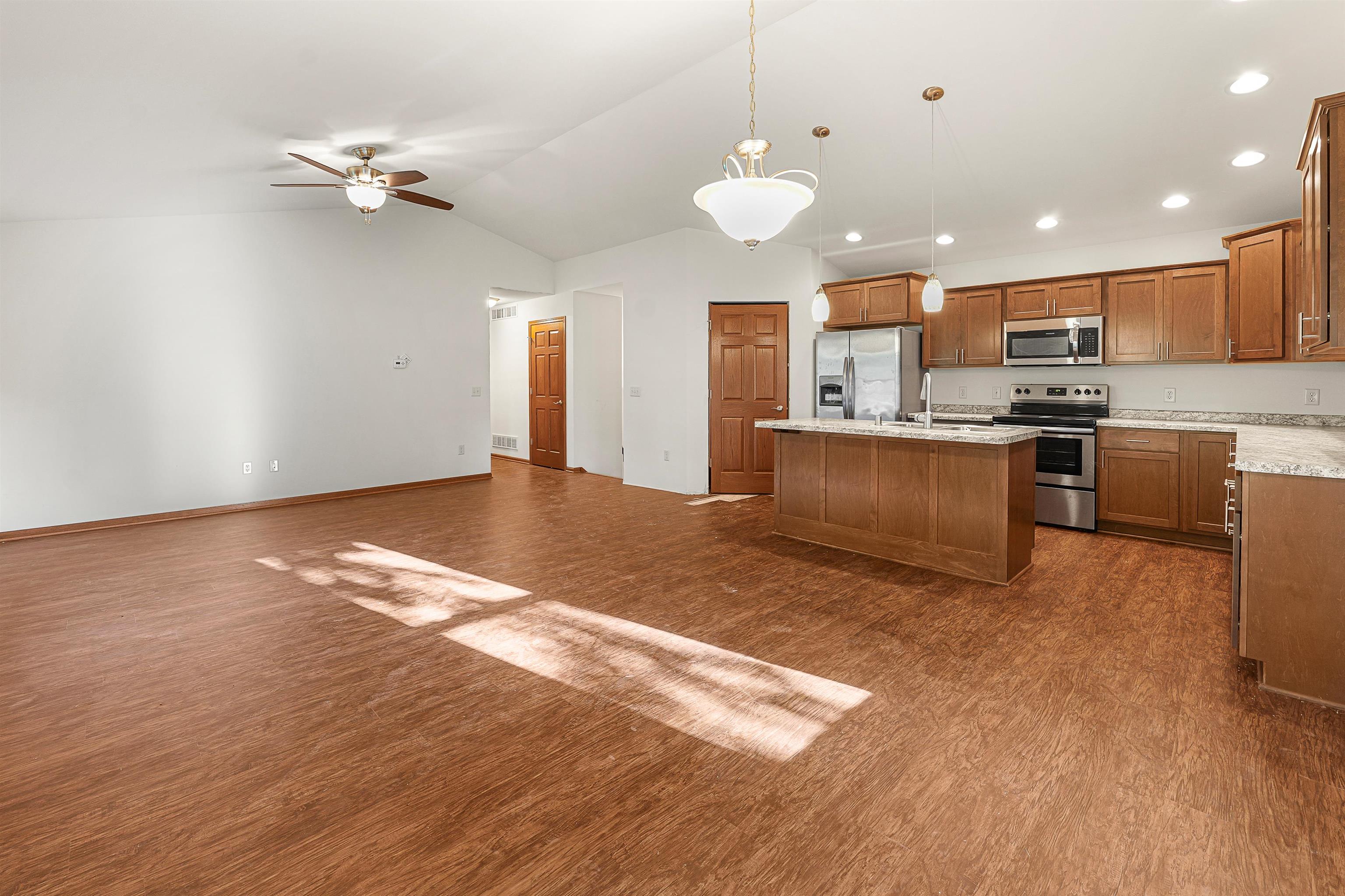 390 Meadow Lane Columbus, WI 53925 - Photo 6 of 32