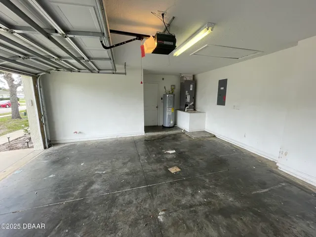 $2,000 | 232 Fountain Lake Boulevard, Daytona Beach, FL 32117