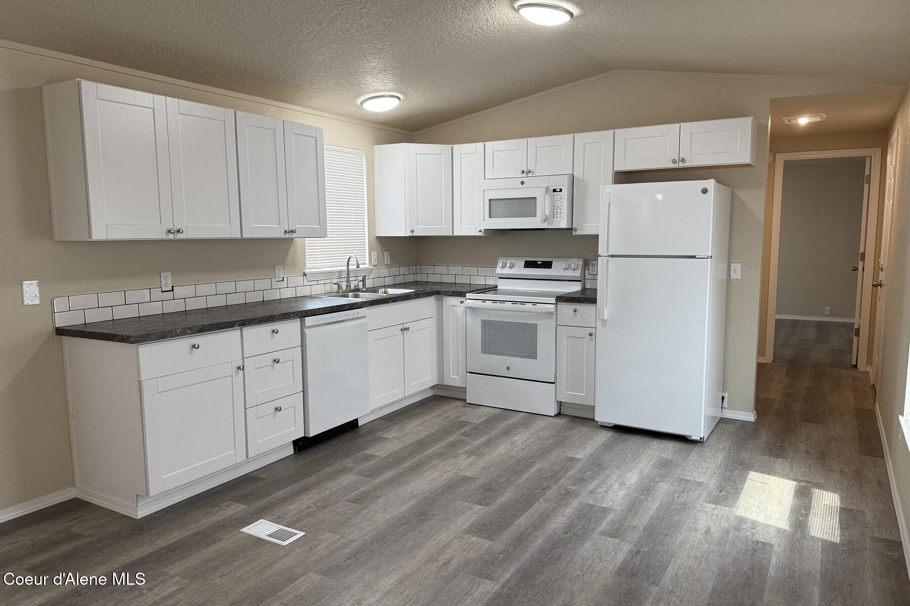 10734 North Benoit Street Hayden, ID 83835 - Photo 8 of 21 Updated Kitchen