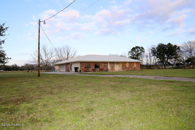 1828 Robert Road Erath, LA 70533 - Photo 4 of 32 IMG_2101