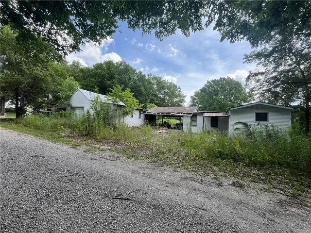 $48,900 | 606 North 1 Street, Creighton, MO 64739