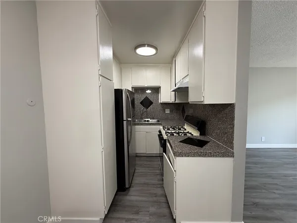 $1,695 | 13717 Chadron Avenue, Unit 20, Hawthorne, CA 90250