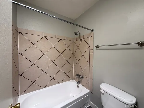 $1,695 | 13717 Chadron Avenue, Unit 20, Hawthorne, CA 90250