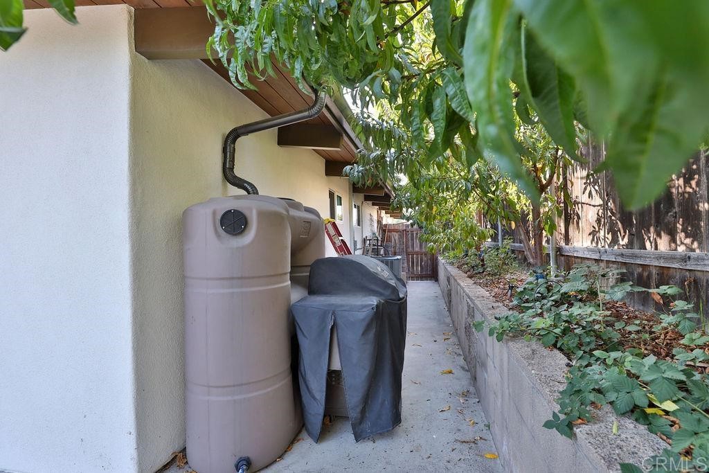 3573 Chasewood Drive San Diego, CA 92111 - Photo 42 of 57 a view of a bird bath tub