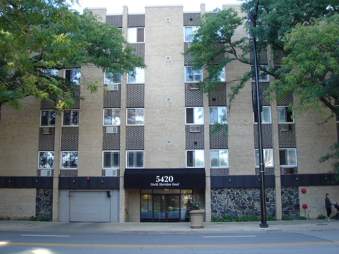 5420 North Sheridan Road, Unit 408 Chicago, IL 60640 - Photo 1 of 17 a building view with outdoor space