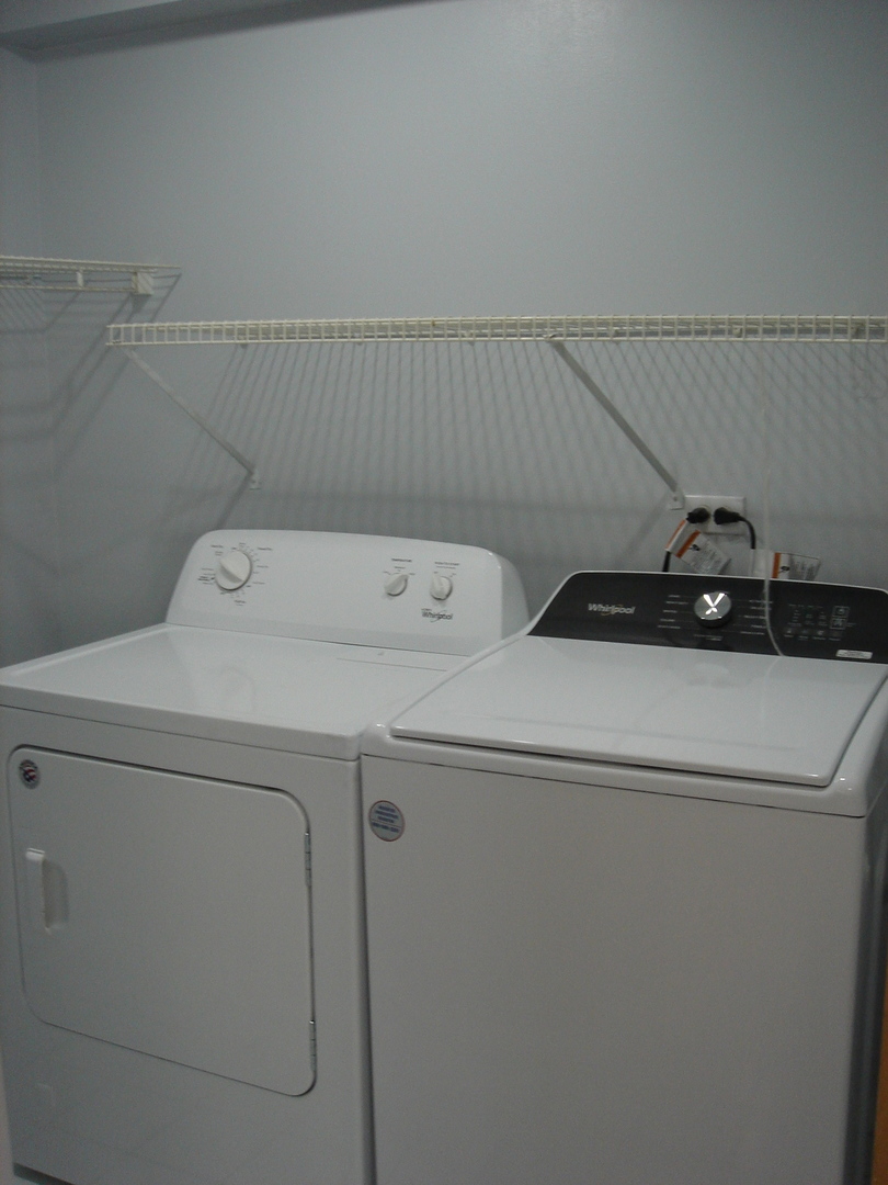 5420 North Sheridan Road, Unit 408 Chicago, IL 60640 - Photo 16 of 17 a utility room with dryer and washer