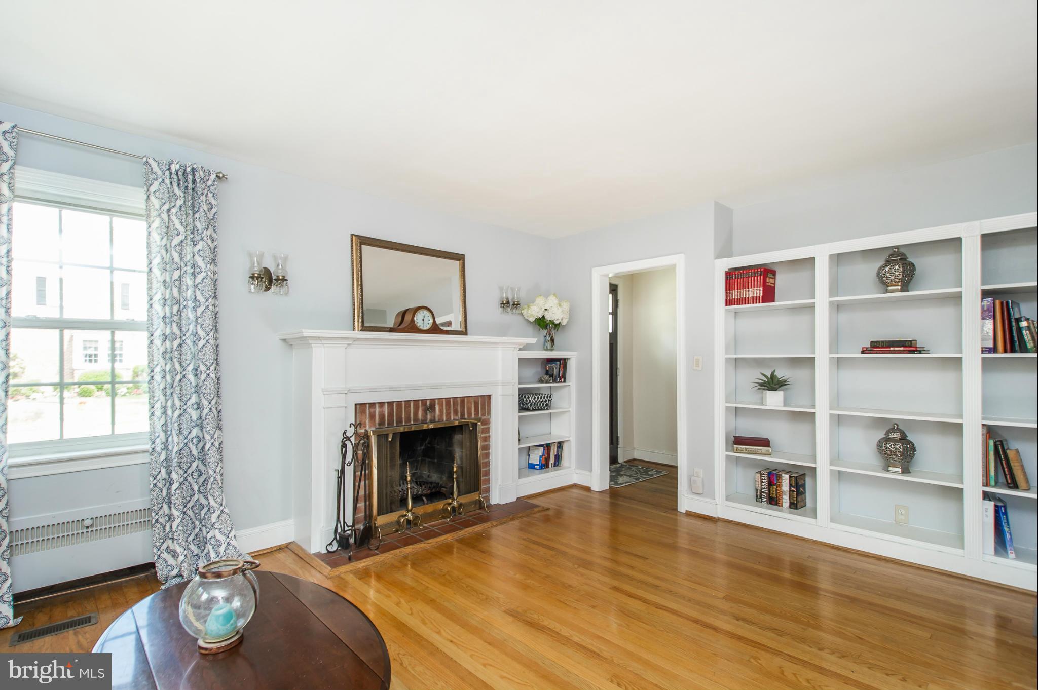409 Murdock Road Baltimore, MD 21212 - Photo 3 of 30 Living Room