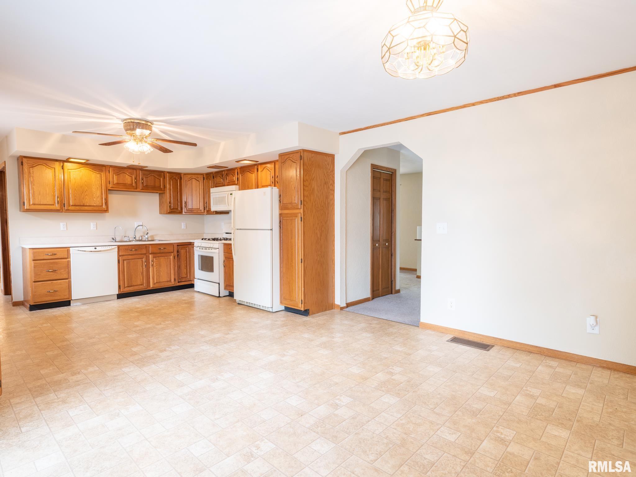 7325 West Lancaster Road Peoria, IL 61607 - Photo 11 of 60