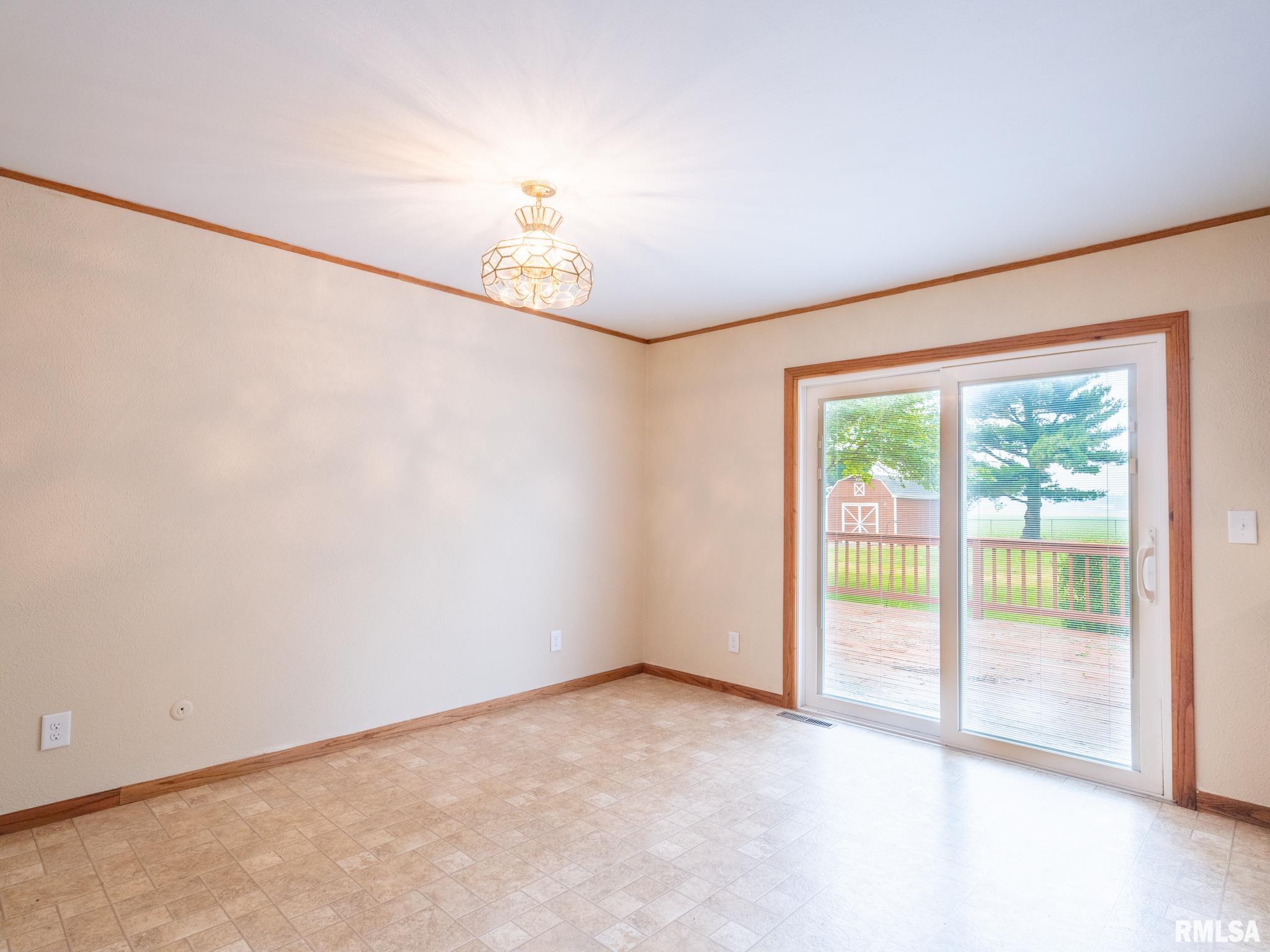7325 West Lancaster Road Peoria, IL 61607 - Photo 12 of 60