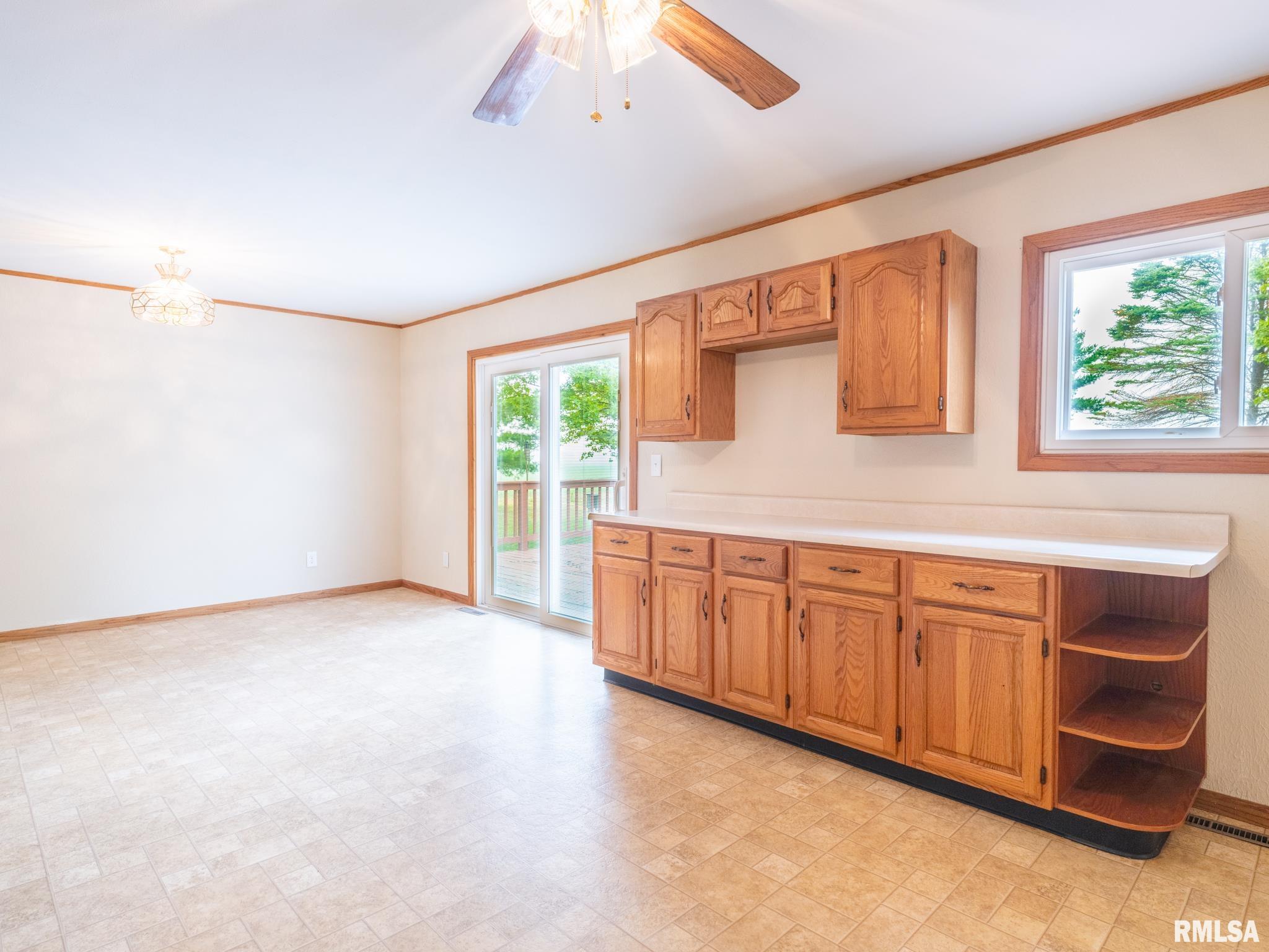 7325 West Lancaster Road Peoria, IL 61607 - Photo 14 of 60