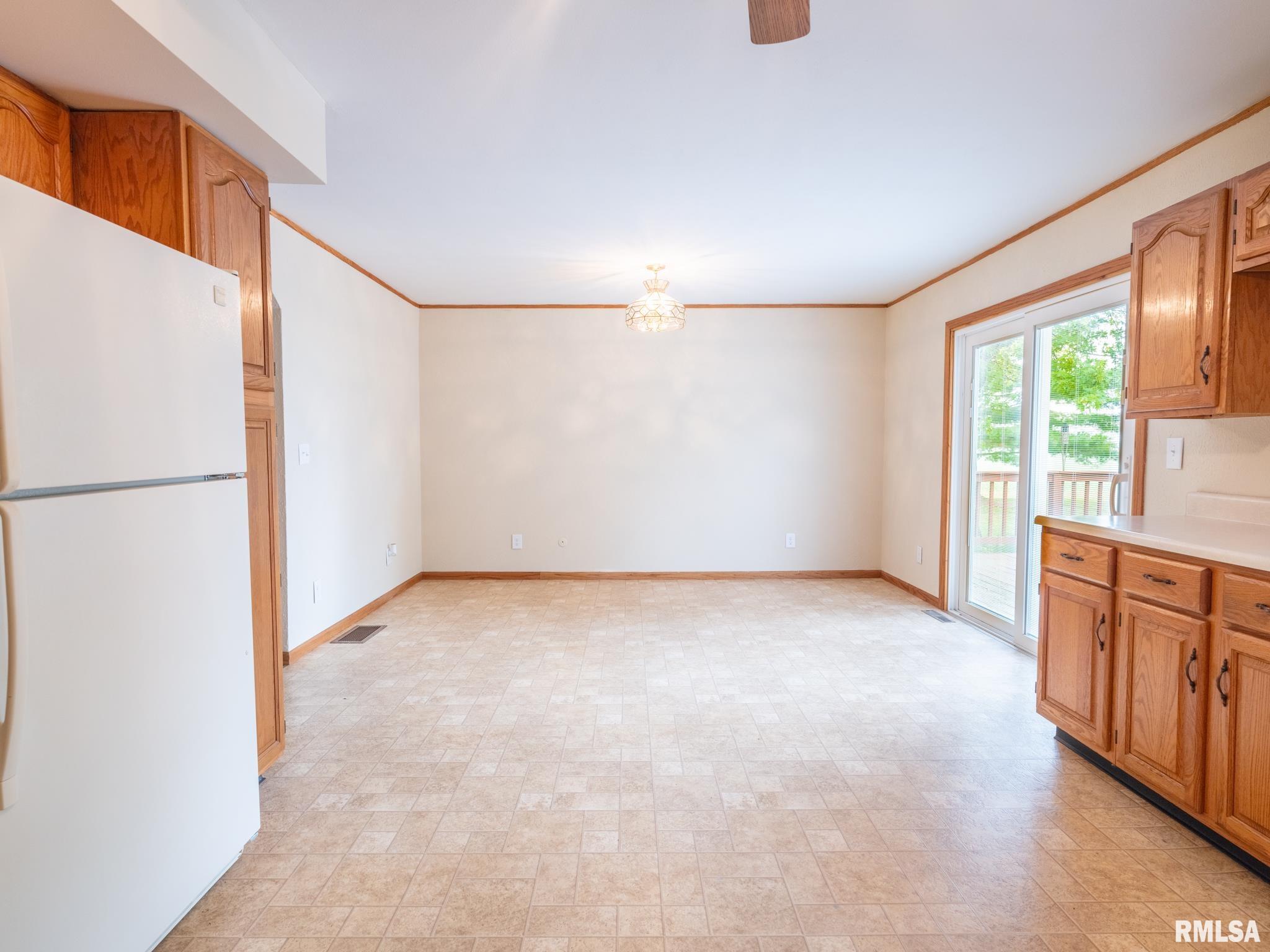 7325 West Lancaster Road Peoria, IL 61607 - Photo 18 of 60