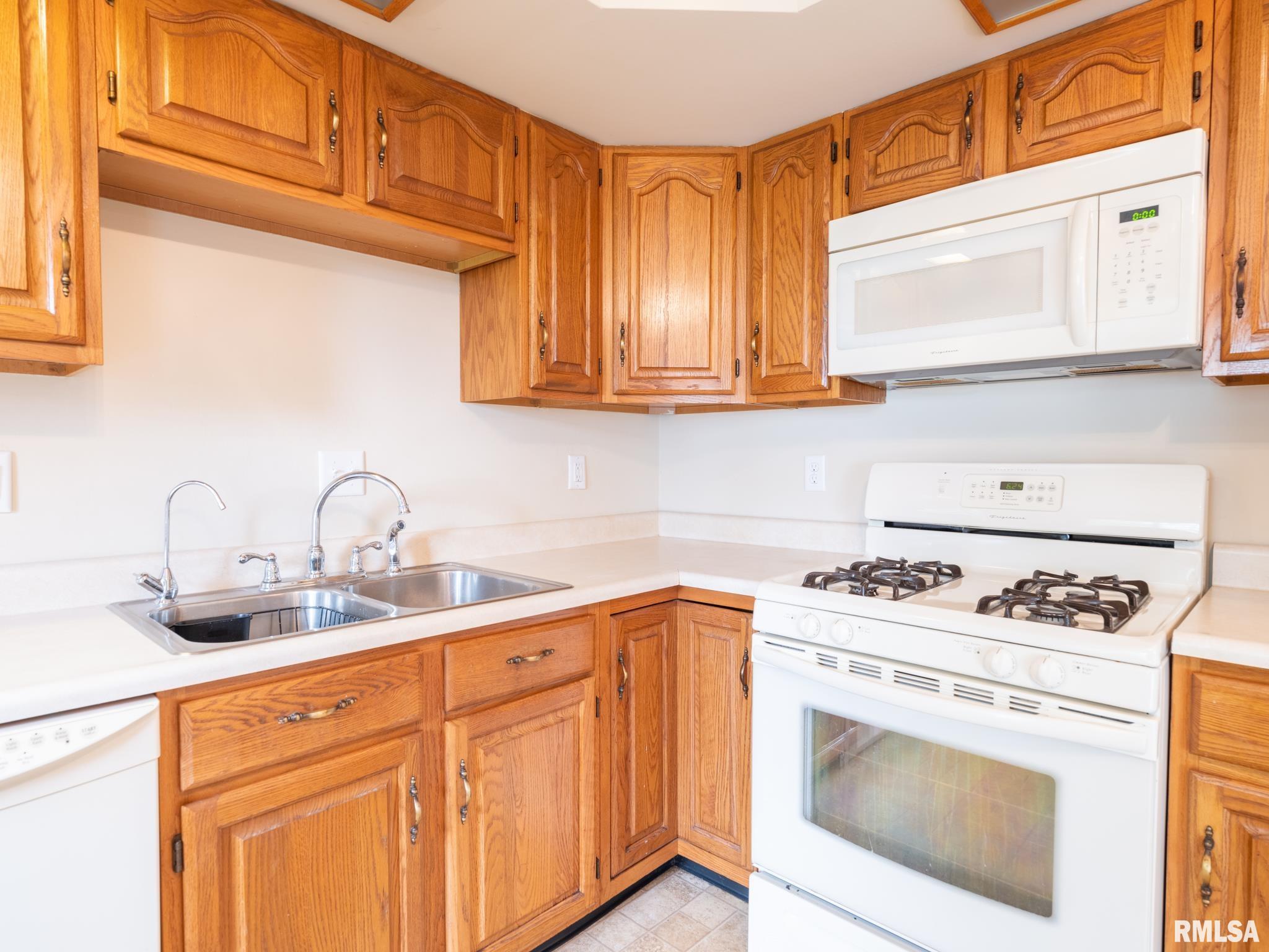 7325 West Lancaster Road Peoria, IL 61607 - Photo 19 of 60