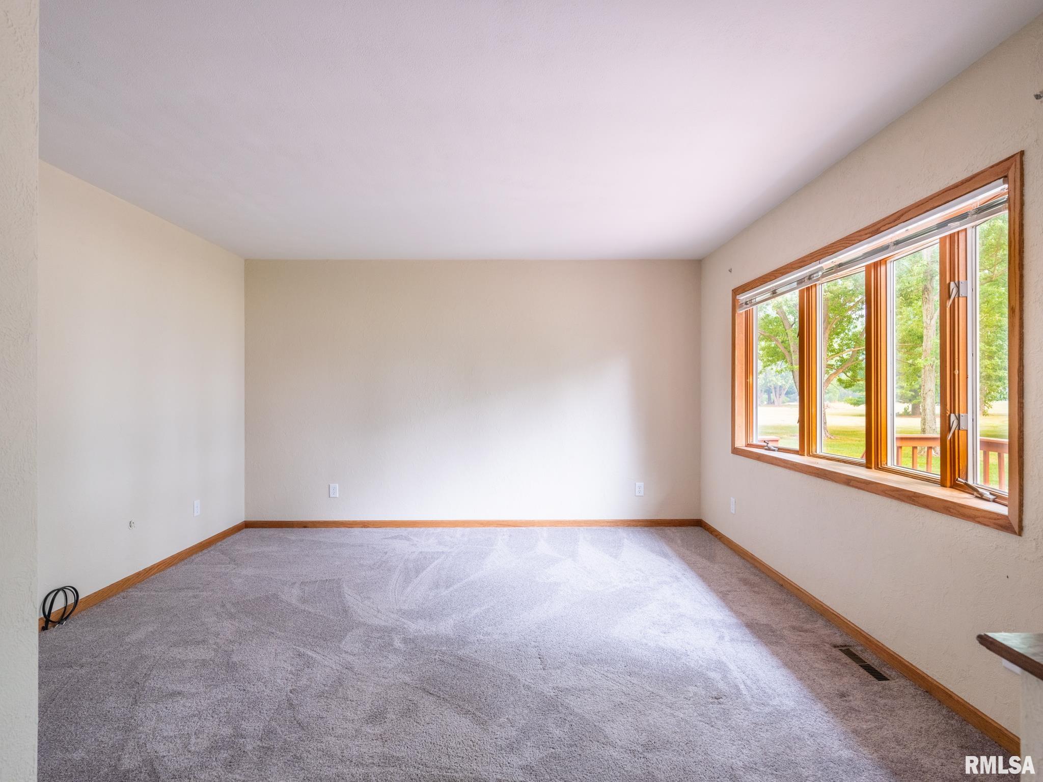 7325 West Lancaster Road Peoria, IL 61607 - Photo 4 of 60