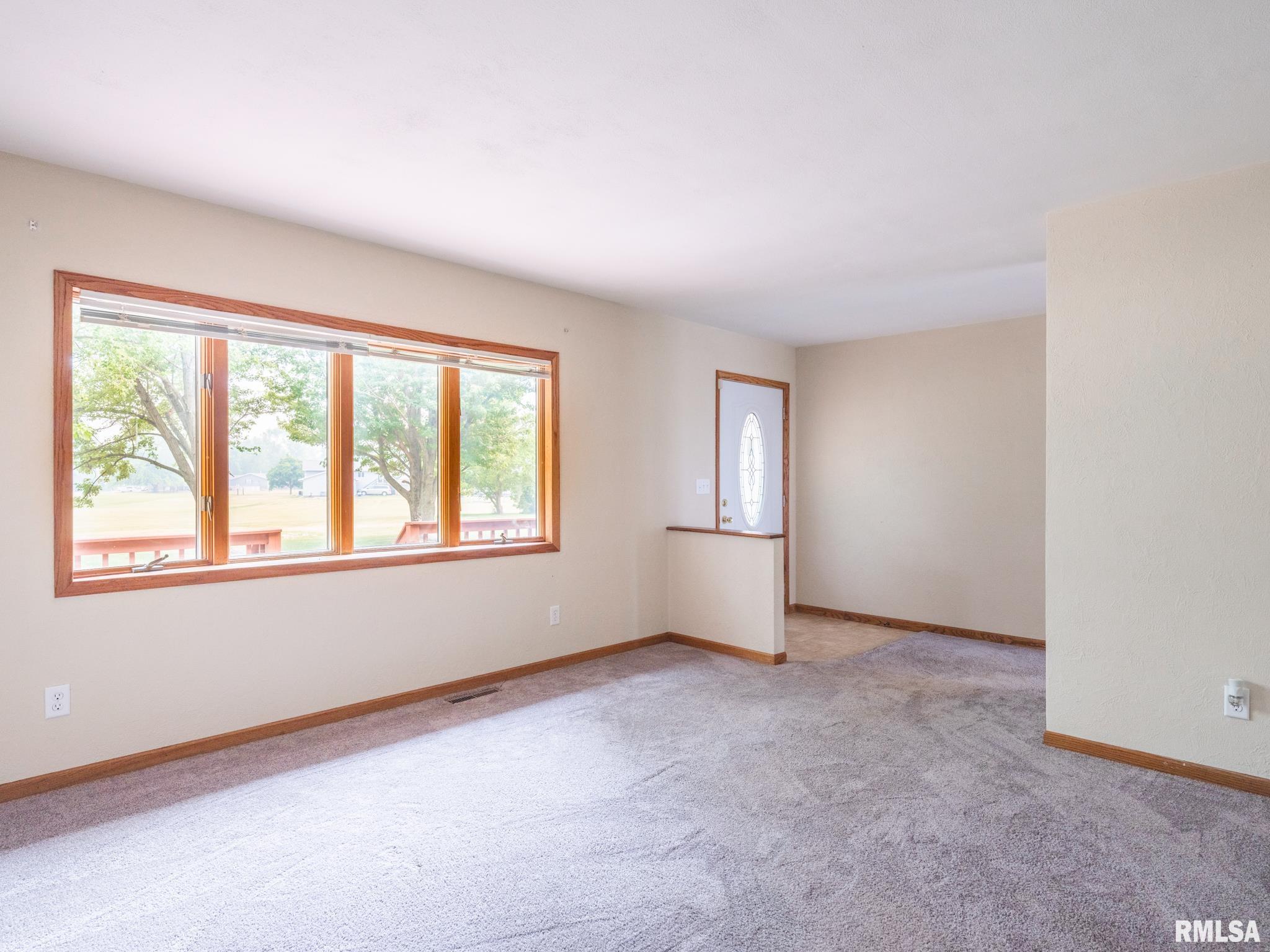 7325 West Lancaster Road Peoria, IL 61607 - Photo 5 of 60