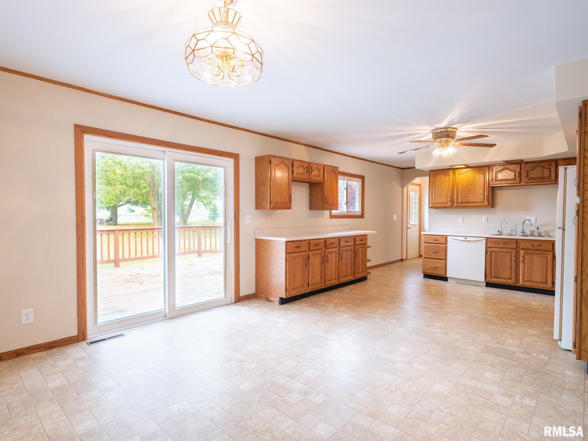 7325 West Lancaster Road Peoria, IL 61607 - Photo 9 of 60