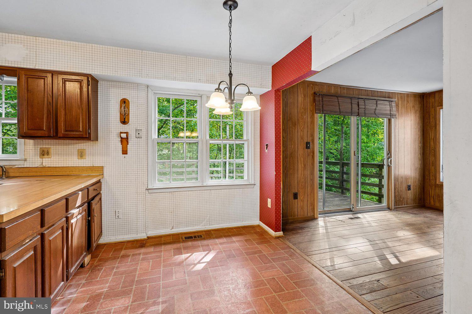 10802 Dayflower Court Reston, VA 20191 - Photo 11 of 44 Breakfast Room