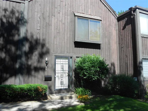 $149,900 | 129 Balmoral Court, Kalamazoo, MI 49006