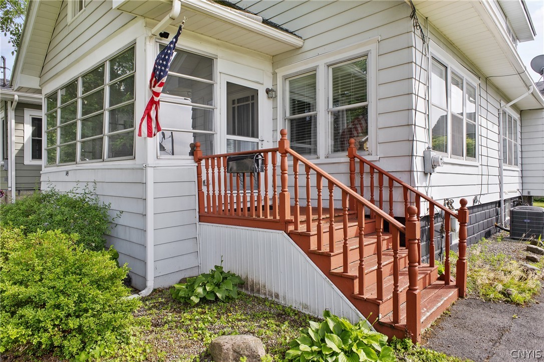 149 Harding Street Syracuse, NY 13208 - Photo 5 of 43 Step up into the enclosed front porch!