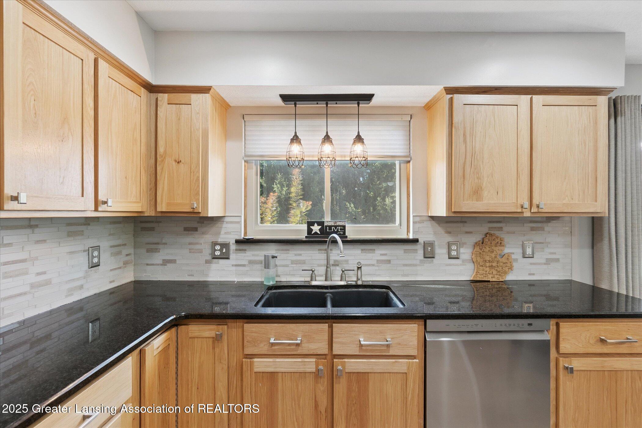 881 Oakhurst Road Fowlerville, MI 48836 - Photo 17 of 46 17-881-Oakhurst-Rd-Fowlerville-MI-48836-