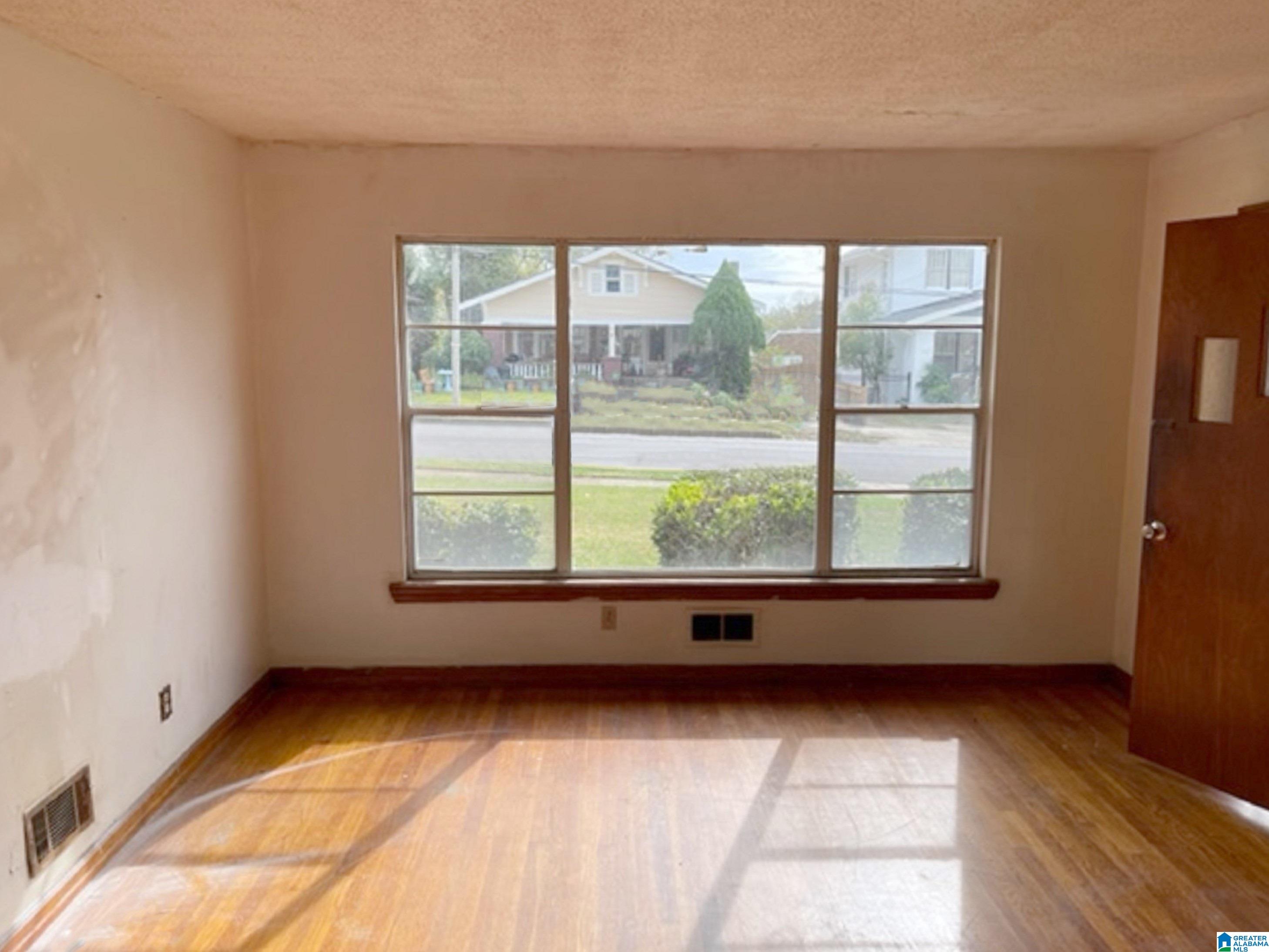 2028 28th Street Birmingham, AL 35218 - Photo 2 of 15