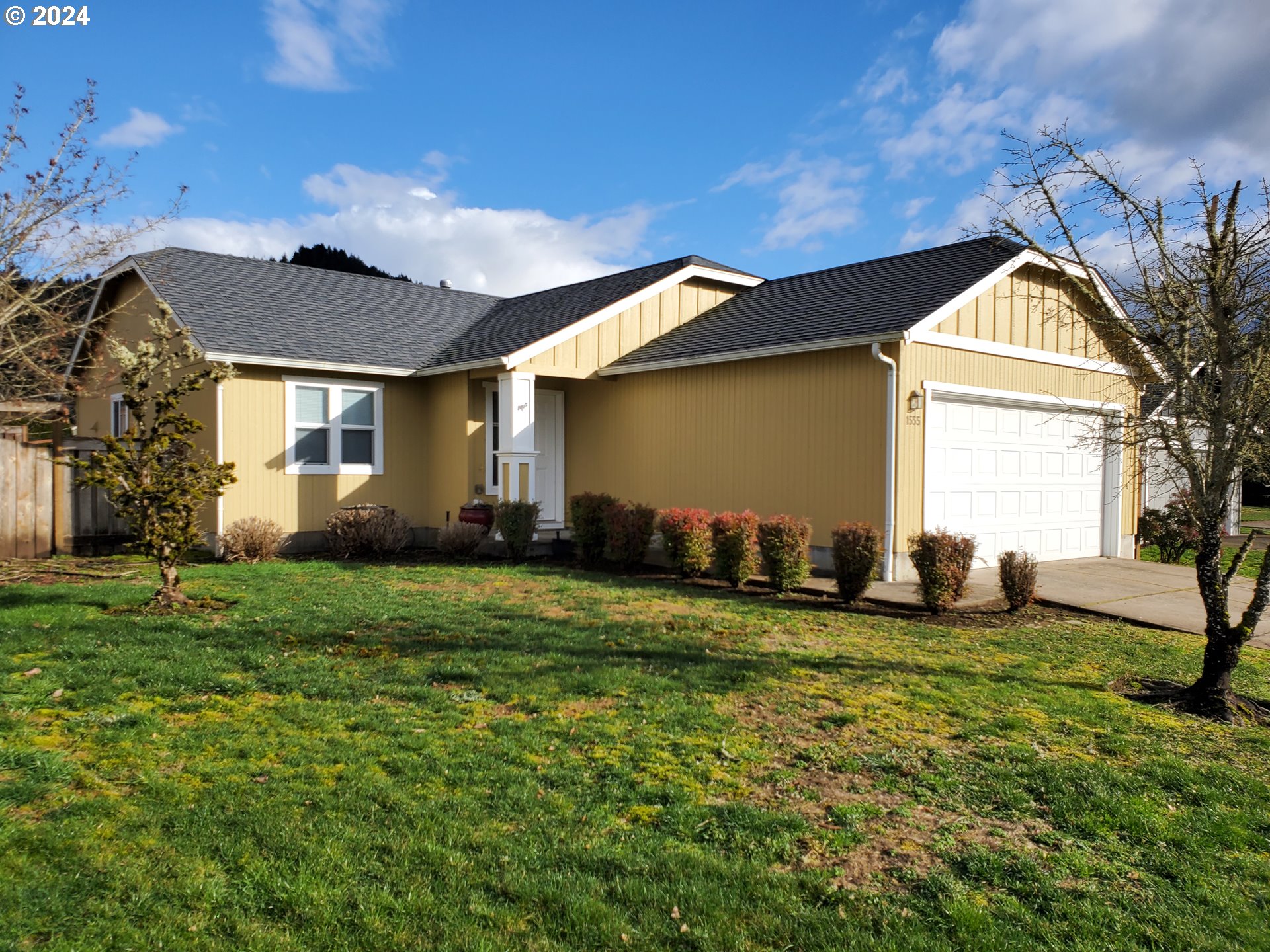 1555 South 57th Place Springfield, OR 97478 - Photo 4 of 39 Gallery Image 4