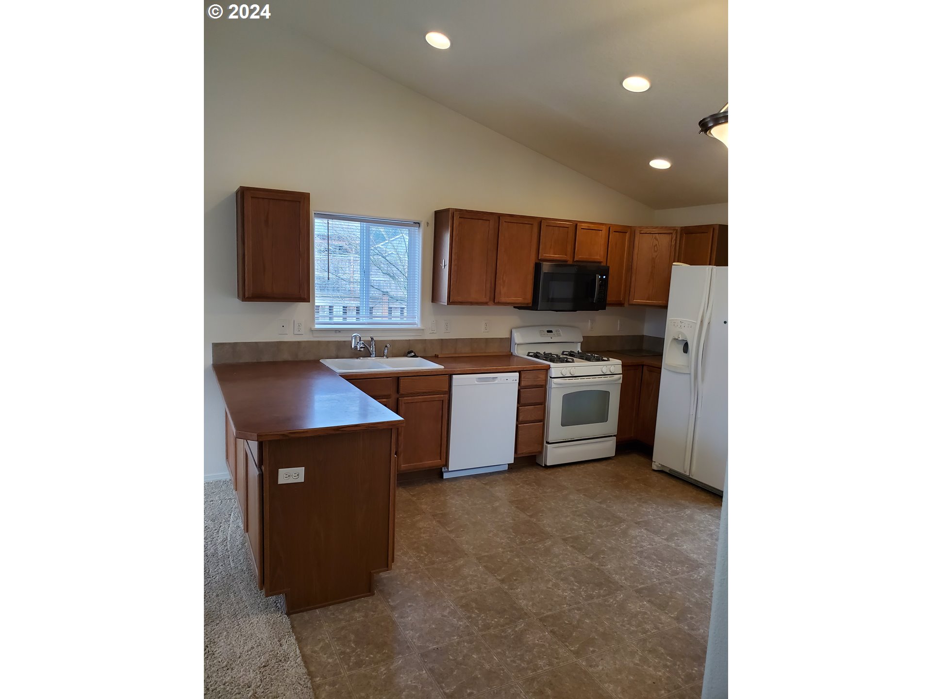 1555 South 57th Place Springfield, OR 97478 - Photo 7 of 39 Gallery Image 7