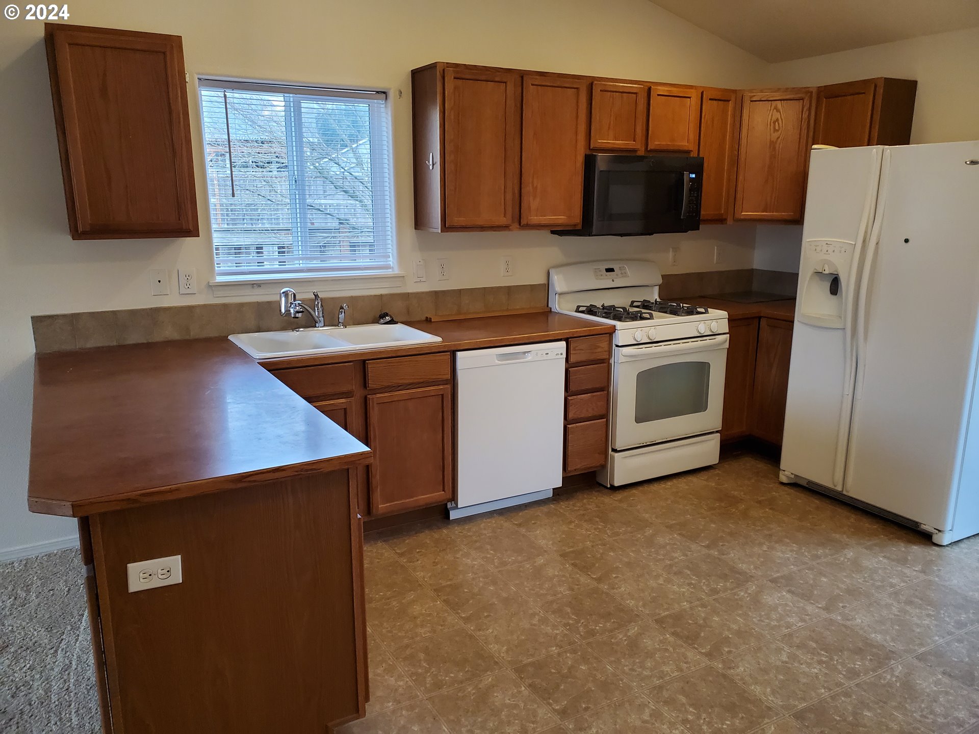 1555 South 57th Place Springfield, OR 97478 - Photo 8 of 39 Gallery Image 8